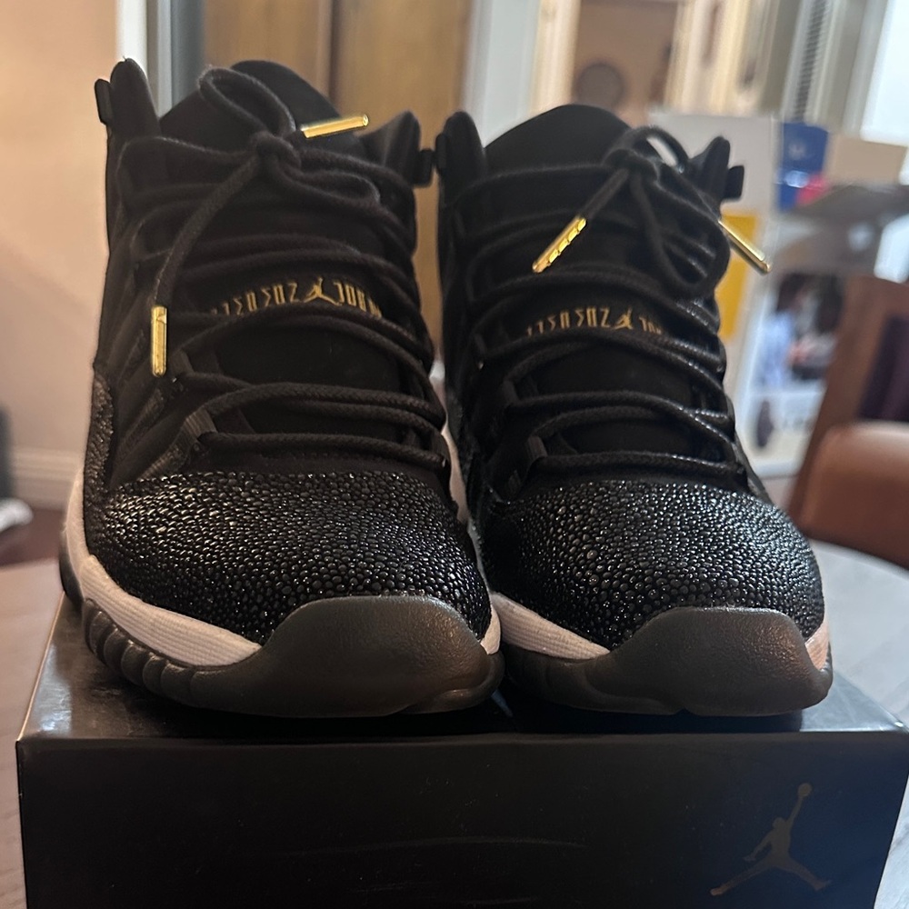 Air Jordan retro 11 heiress black and gold - Picture 3 of 4